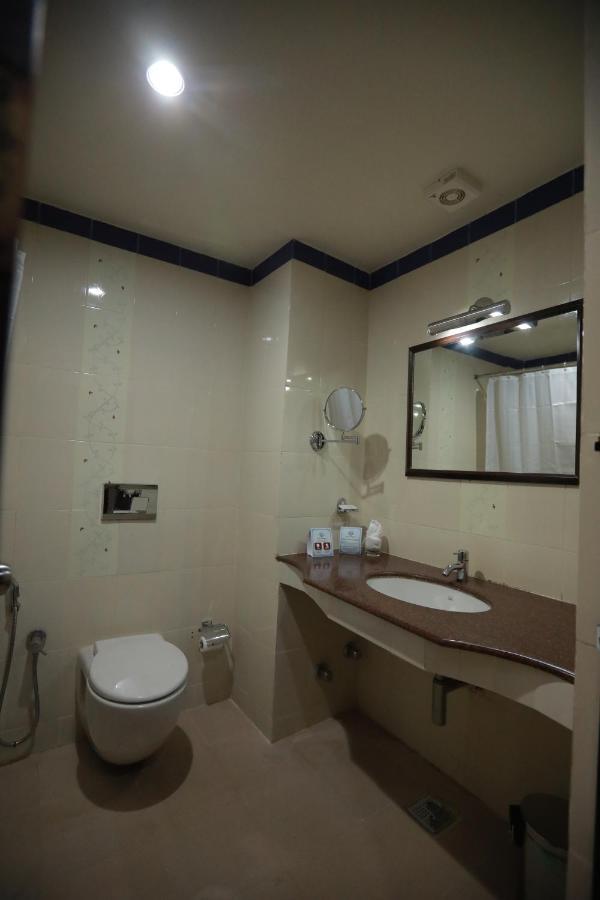 Hotel Peninsula Thrissur Exterior photo