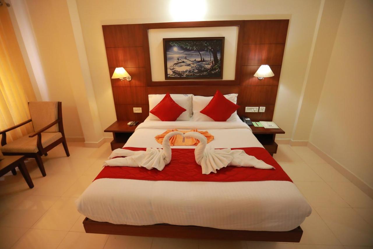Hotel Peninsula Thrissur Exterior photo
