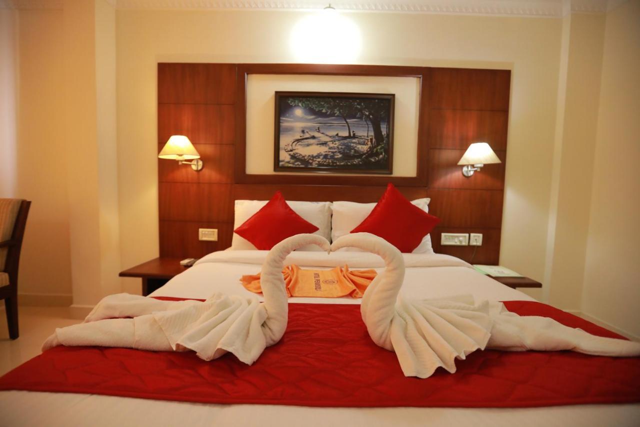 Hotel Peninsula Thrissur Exterior photo