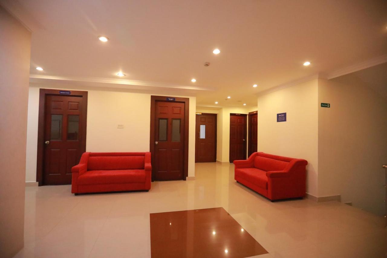Hotel Peninsula Thrissur Exterior photo