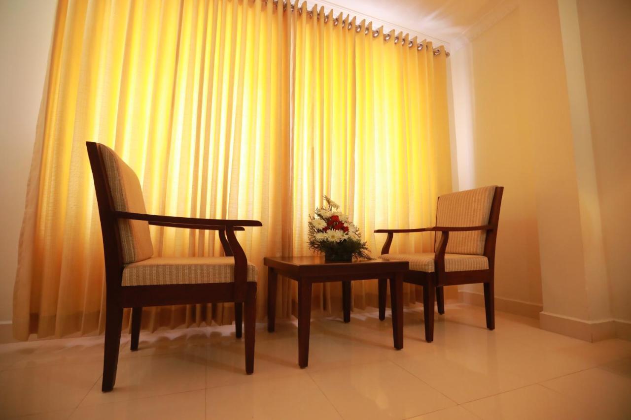 Hotel Peninsula Thrissur Exterior photo