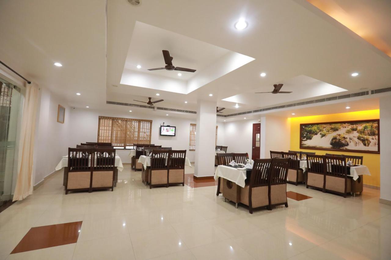 Hotel Peninsula Thrissur Exterior photo