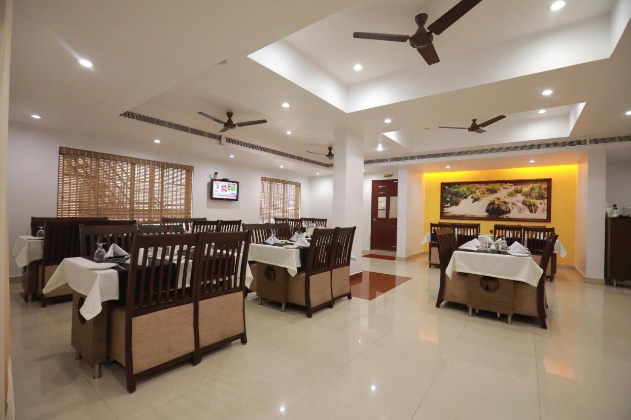 Hotel Peninsula Thrissur Exterior photo